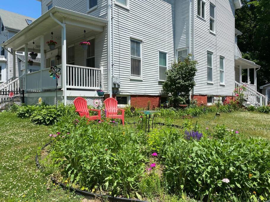 West End Malden-Near Boston Beautiful Furnished 3 Bedroom Apt Up To 5 Adults Exterior photo